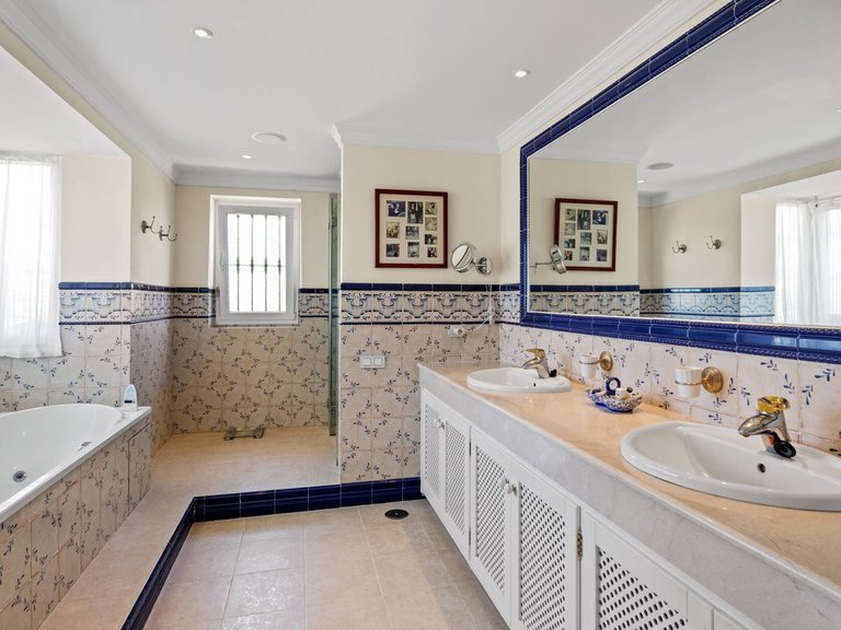 Villa for Sale in Benahavis Malaga 26