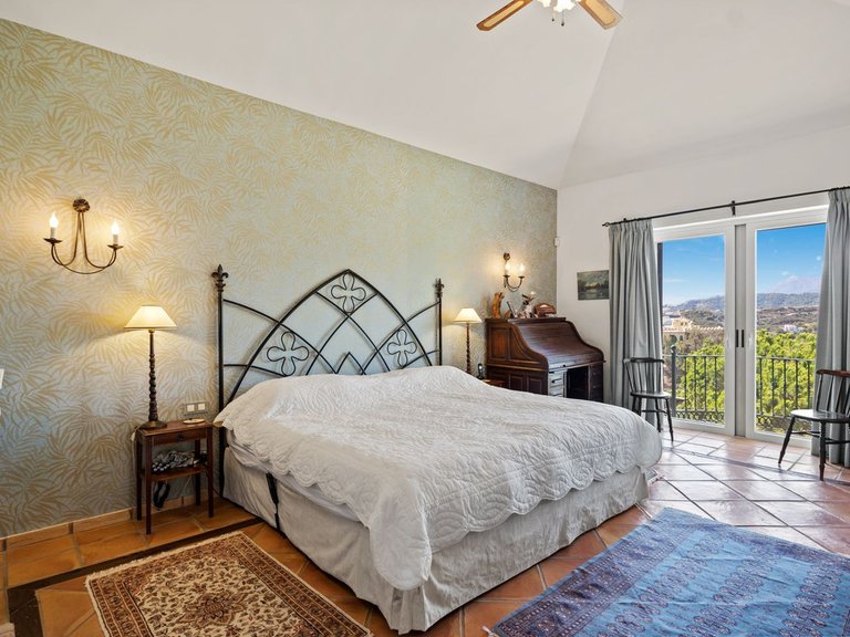 Villa for Sale in Benahavis Malaga 25