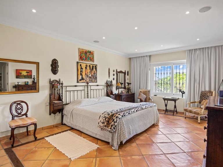 Villa for Sale in Benahavis Malaga 23