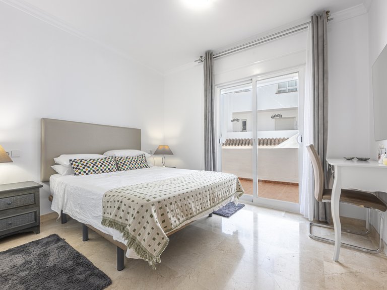 Apartment for Sale in Marbella Este, Malaga 18