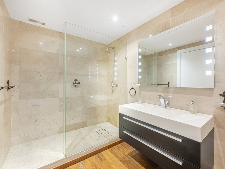 Apartment for Sale in Marbella Este, Malaga 21