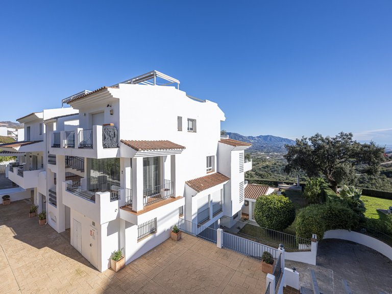 Apartment for Sale in Marbella Este, Malaga 26