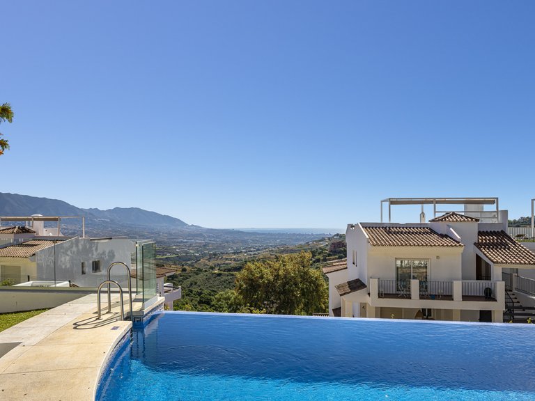 Apartment for Sale in Marbella Este, Malaga 30