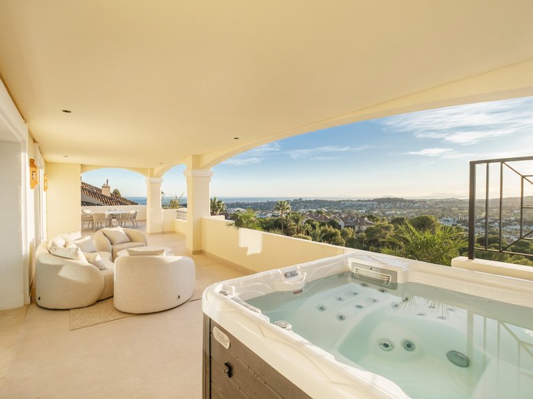 Penthouse for Sale in Marbella, Malaga 1