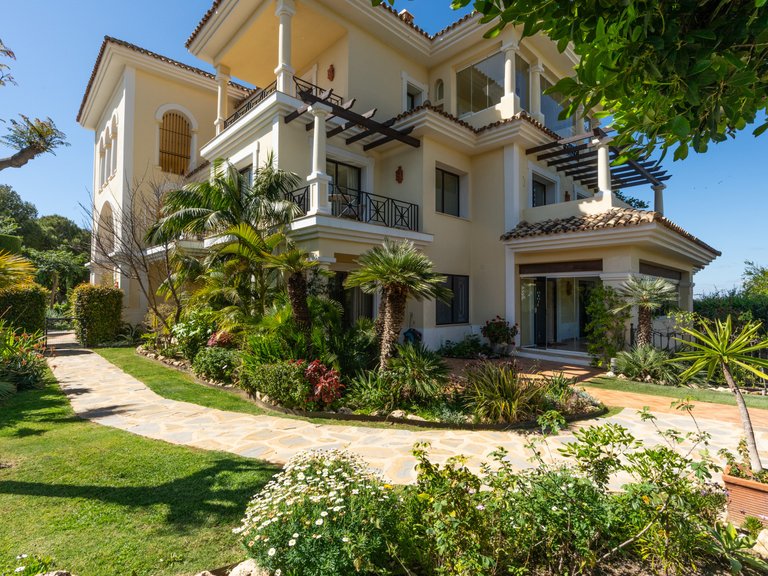 Apartment for Sale in Marbella, Malaga 35