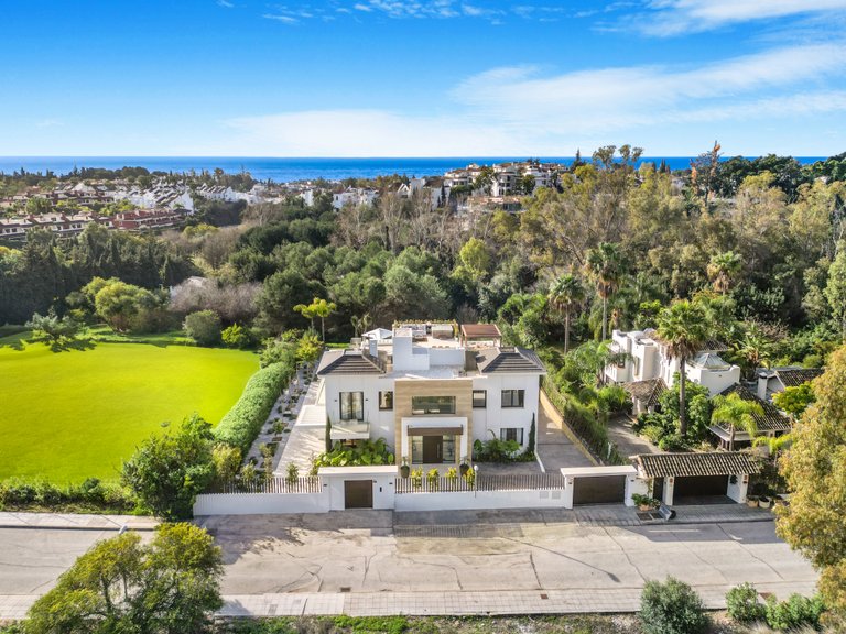 Villa for Sale in Marbella, Malaga 1