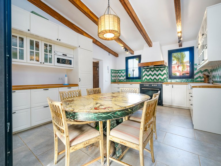 Villa for Sale in San Pedro De Alcantara, Malaga 8