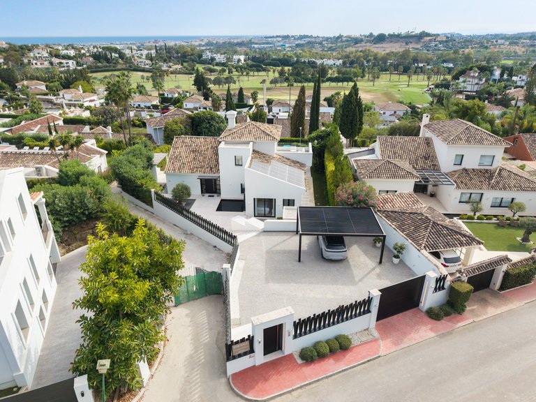 Villa for Sale in Marbella, Malaga 32