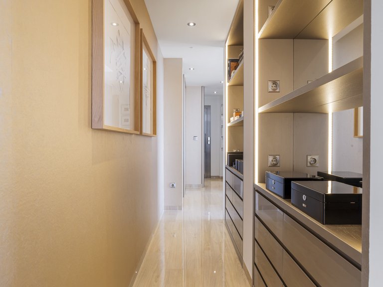 Penthouse for Sale in Benahavis, Malaga 16