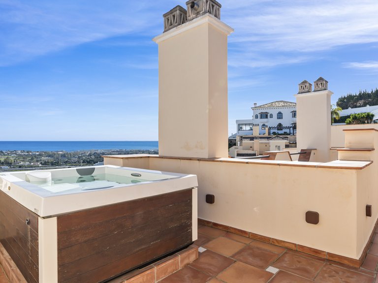 Penthouse for Sale in Benahavis, Malaga 5
