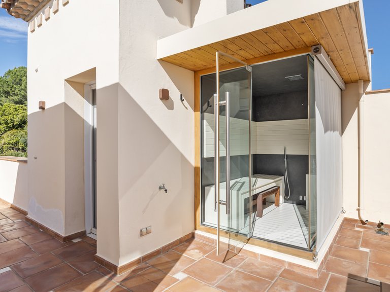 Penthouse for Sale in Benahavis, Malaga 6
