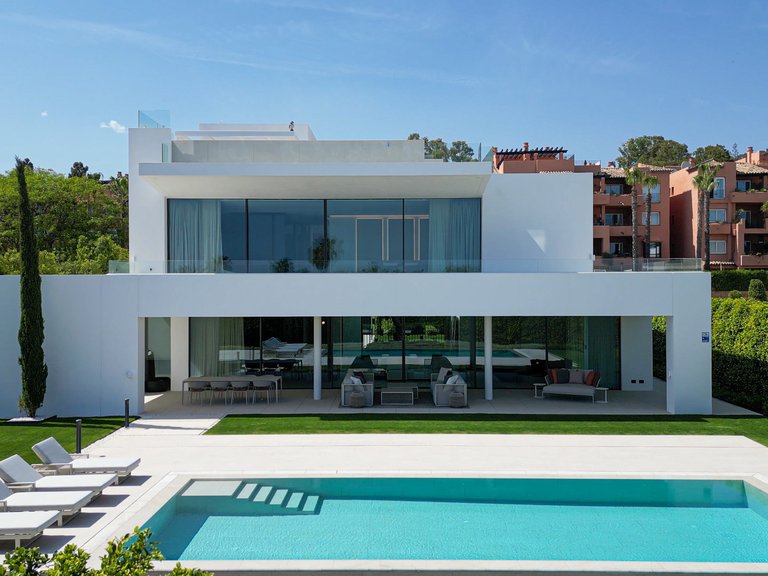 Villa for Sale in Marbella, Malaga 18