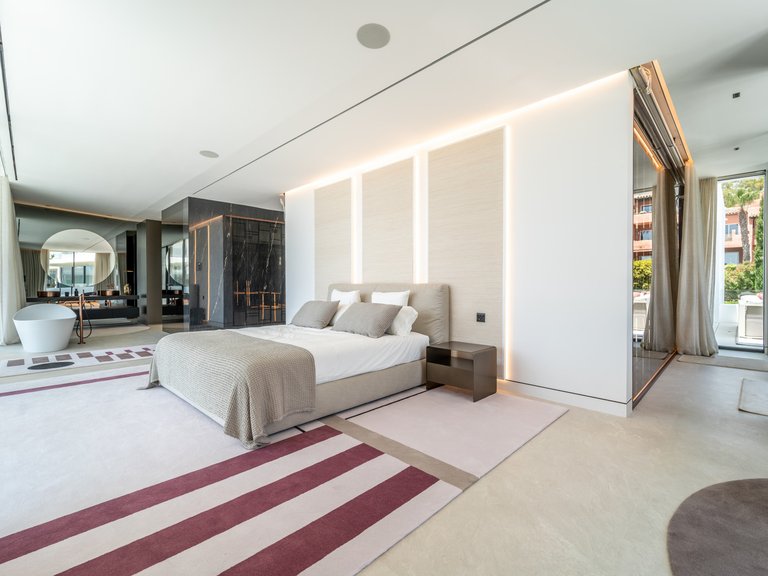 Villa for Sale in Marbella, Malaga 10
