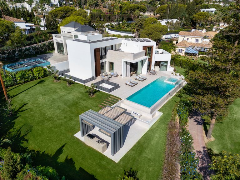Villa for Sale in Marbella, Malaga 9