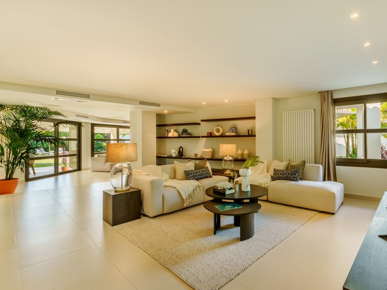 Villa for Sale in Marbella, Malaga 9