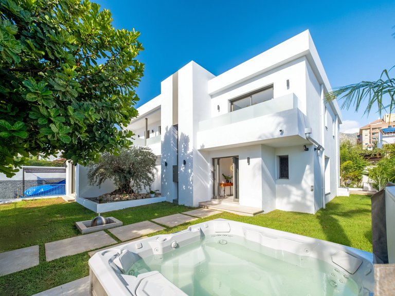 Villa for Sale in Marbella, Malaga 1