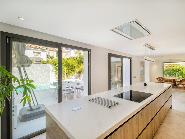 Villa for Sale in Marbella, Malaga 30