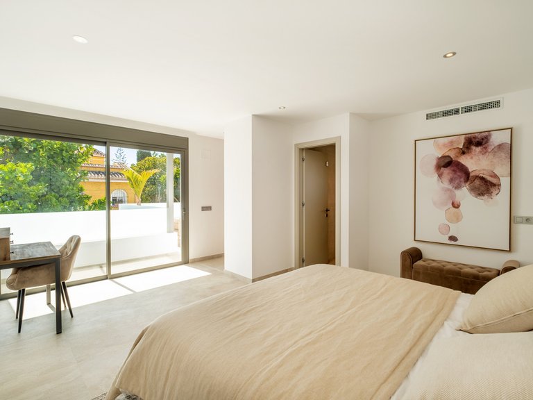Villa for Sale in Marbella, Malaga 10
