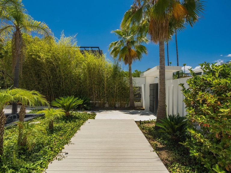 Villa for Sale in Marbella, Malaga 10