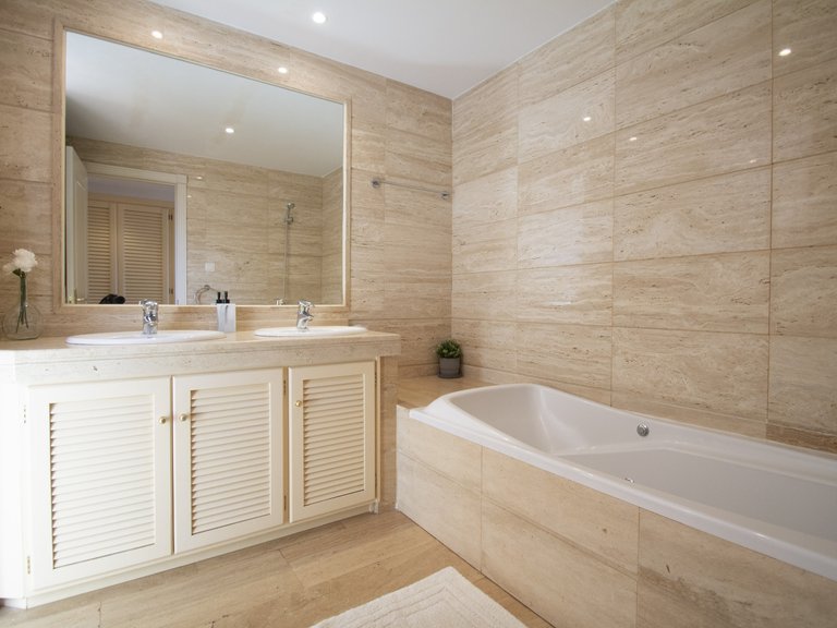 Apartment for Sale in Marbella, Malaga 27