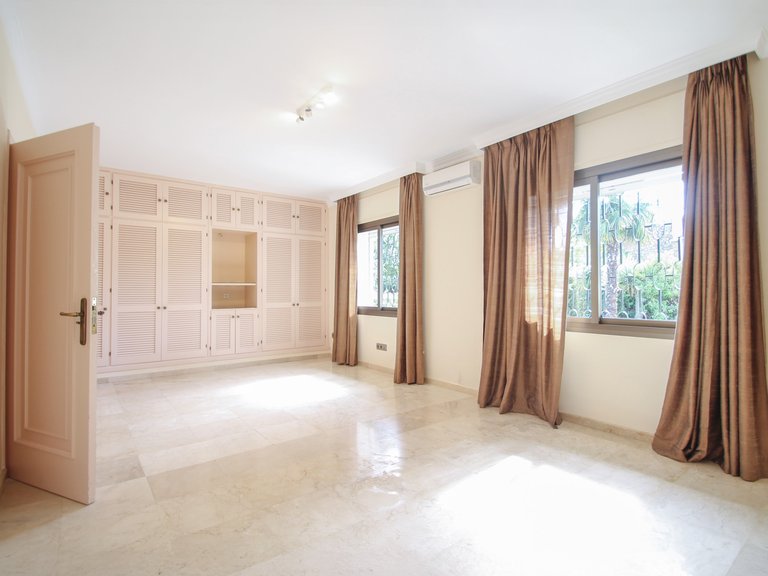 Villa for Sale in Marbella, Malaga 12