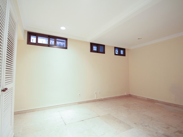 Villa for Sale in Marbella, Malaga 28