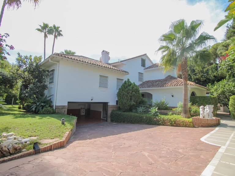 Villa for Sale in Marbella, Malaga 1