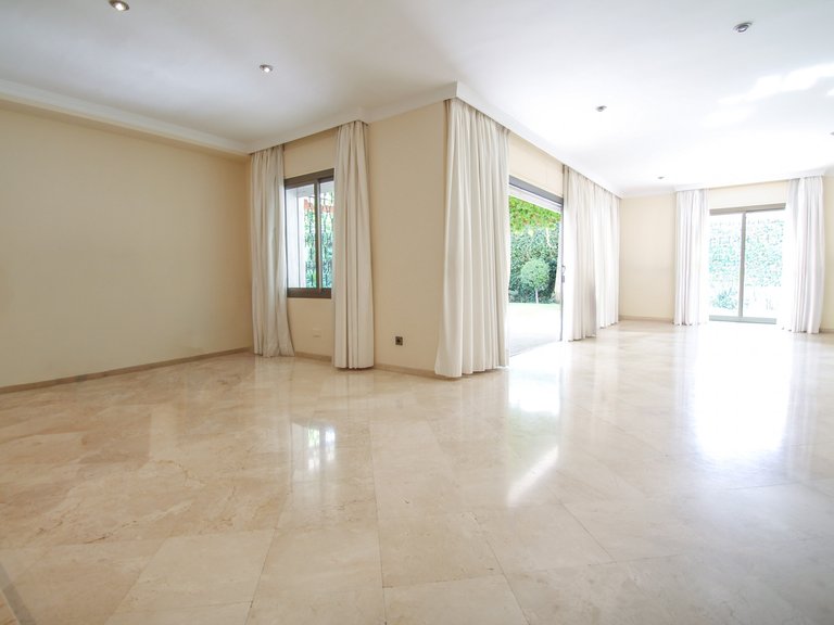 Villa for Sale in Marbella, Malaga 5