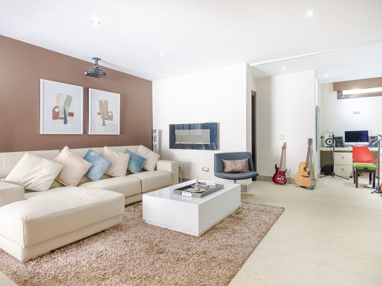 Villa for Sale in Marbella, Malaga 8