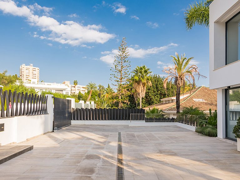 Villa for Sale in Marbella, Malaga 23