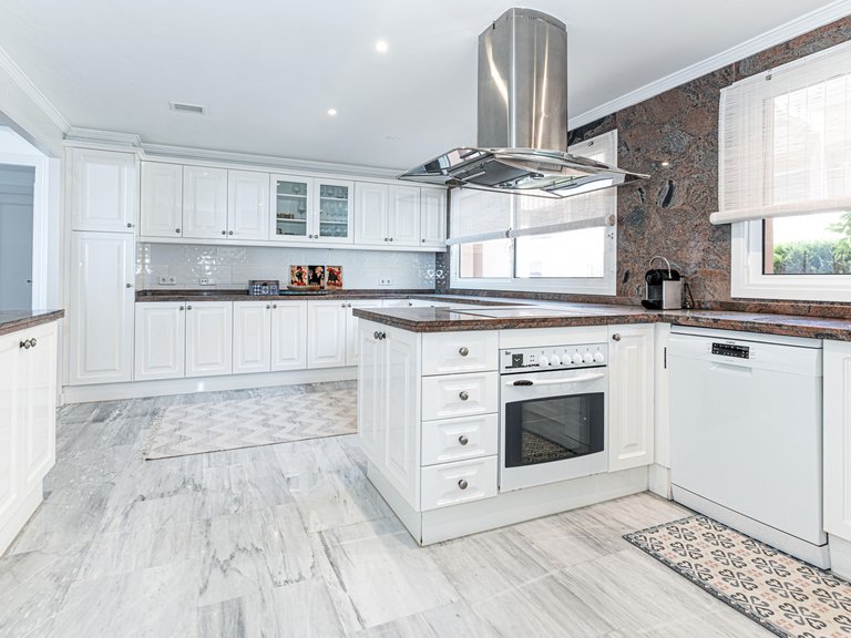 Apartment for Sale in Marbella, Malaga 39
