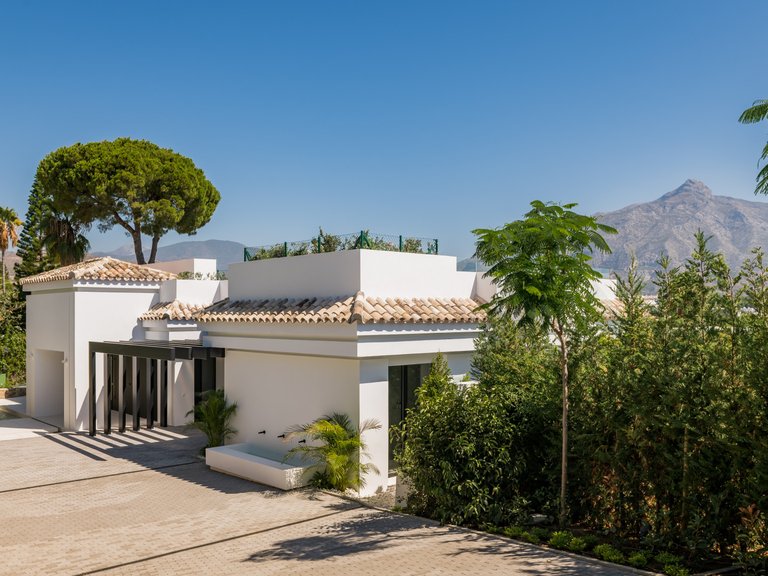 Villa for Sale in Marbella, Malaga 30
