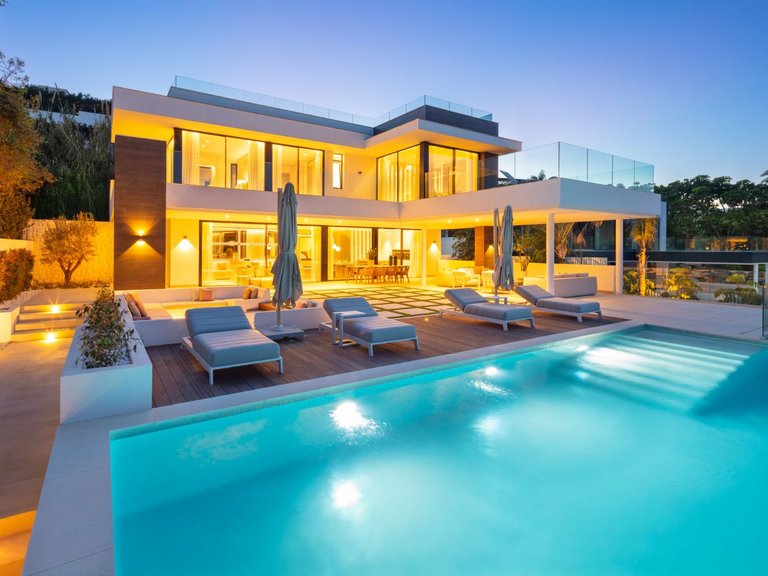 Villa for Sale in Marbella, Malaga 1