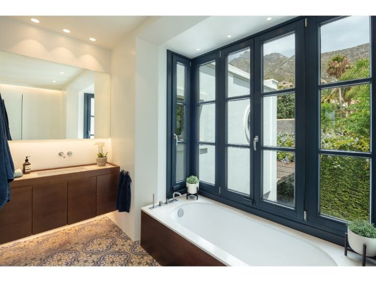 Villa for Sale in Marbella, Malaga 6