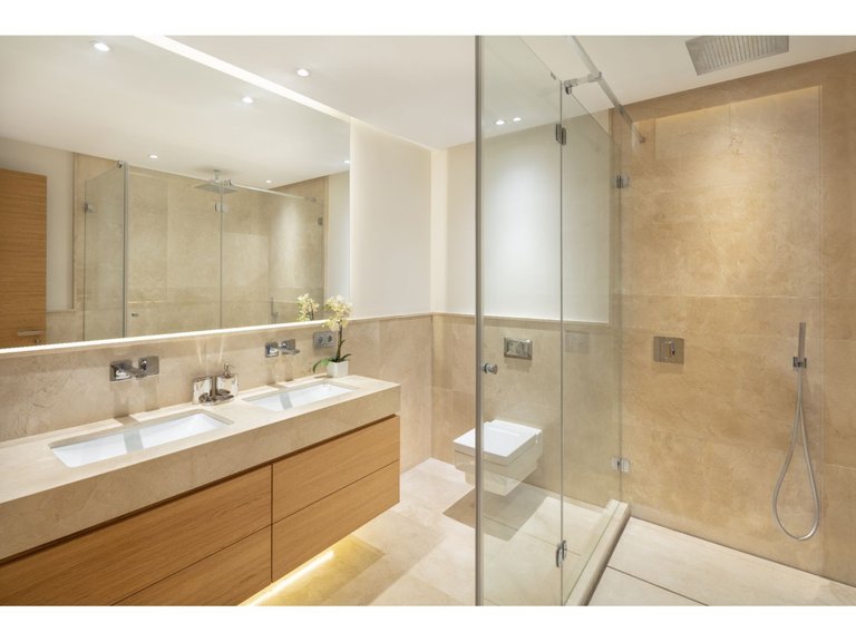 Apartment for Sale in Marbella, Malaga 11