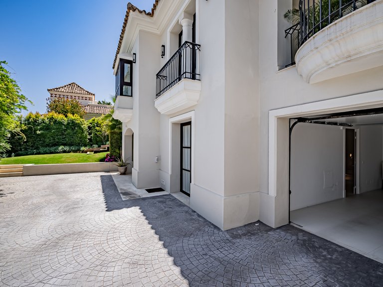 Villa for Sale in Marbella, Malaga 35