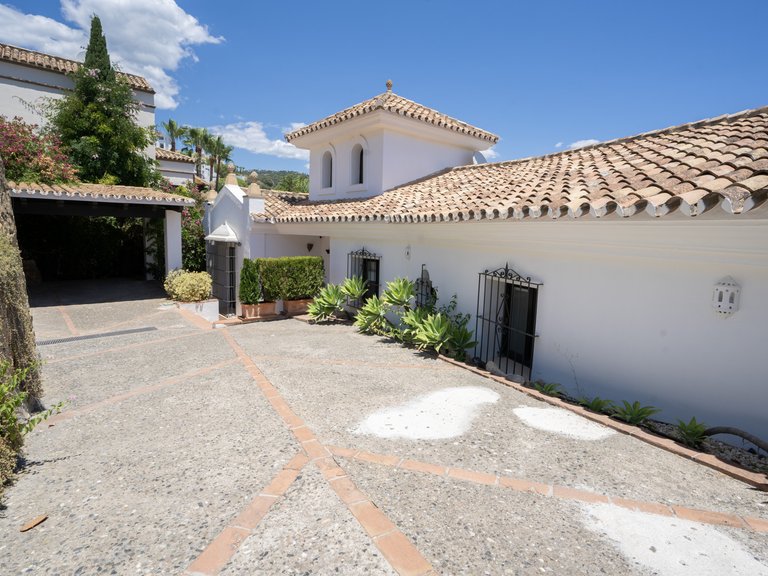 Villa for Rent in Benahavis, Malaga 25