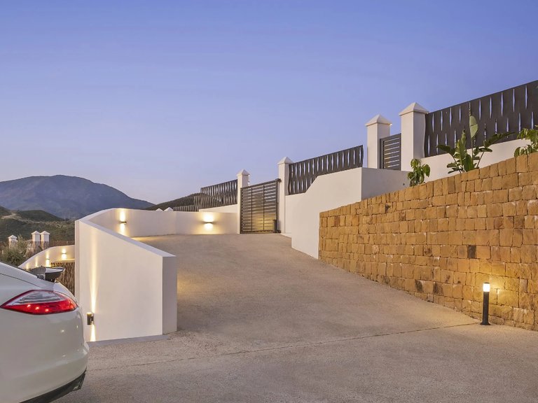 Villa for Sale in Marbella, Malaga 24