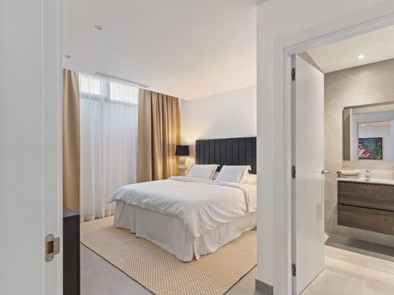 Villa for Sale in Marbella, Malaga 9