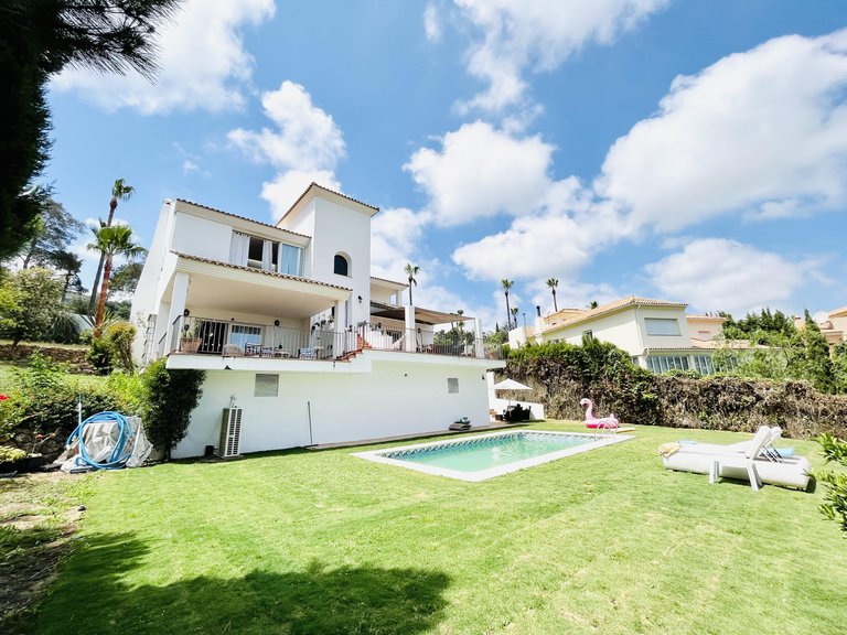 Villa for Sale in Sotogrande, Cadiz 1