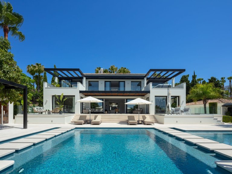 Villa for Sale in Marbella, Malaga 35