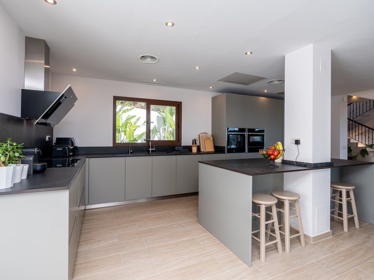 Villa for Sale in Marbella, Malaga 30