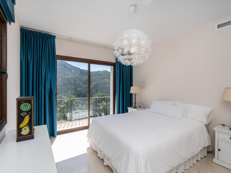 Villa for Sale in Marbella, Malaga 9