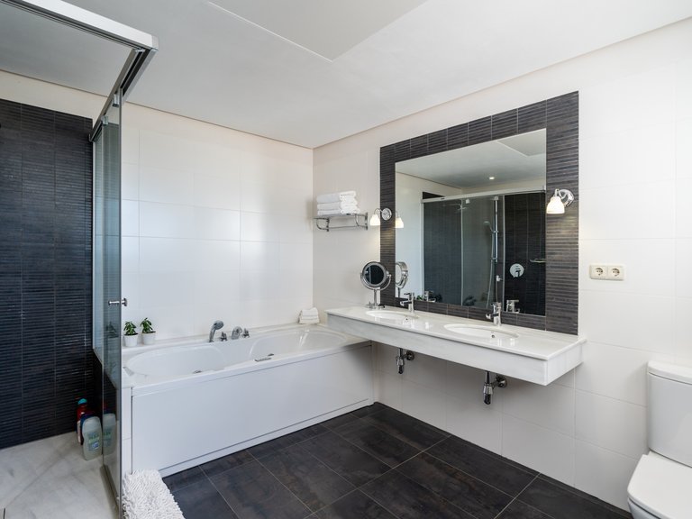 Villa for Sale in Marbella, Malaga 18