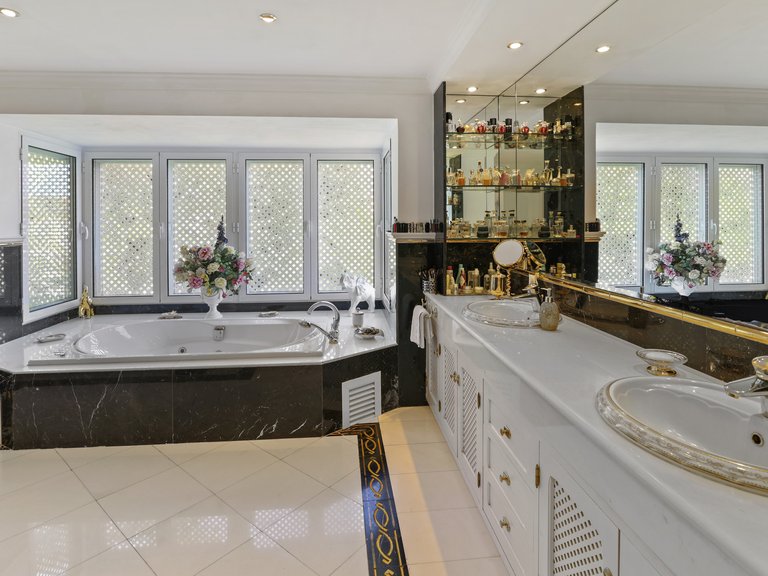 Villa for Sale in Marbella, Malaga 29