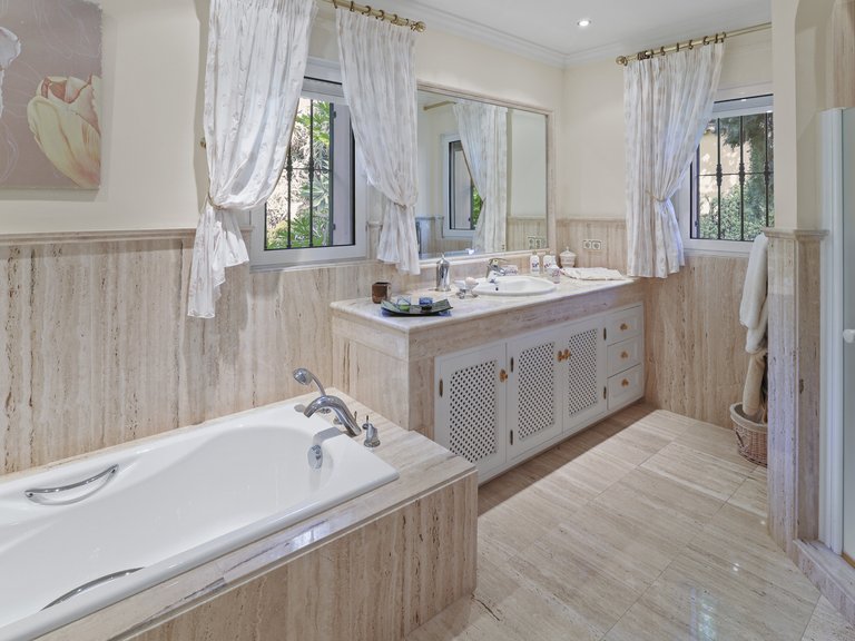 Villa for Sale in Marbella, Malaga 49