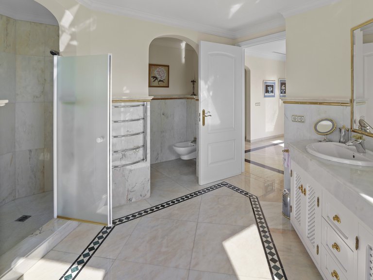Villa for Sale in Marbella, Malaga 43