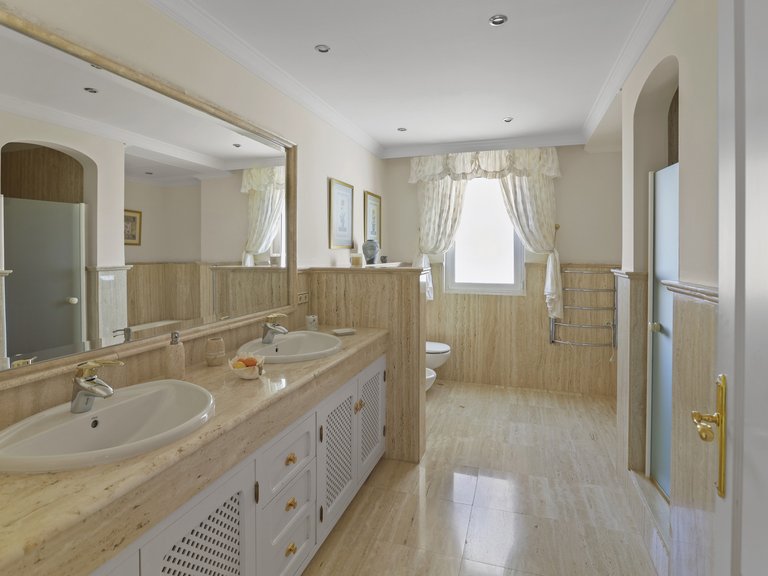 Villa for Sale in Marbella, Malaga 47