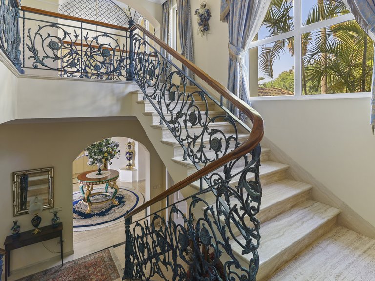 Villa for Sale in Marbella, Malaga 9