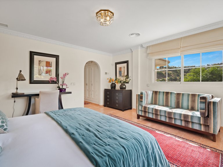Villa for Sale in Marbella, Malaga 31